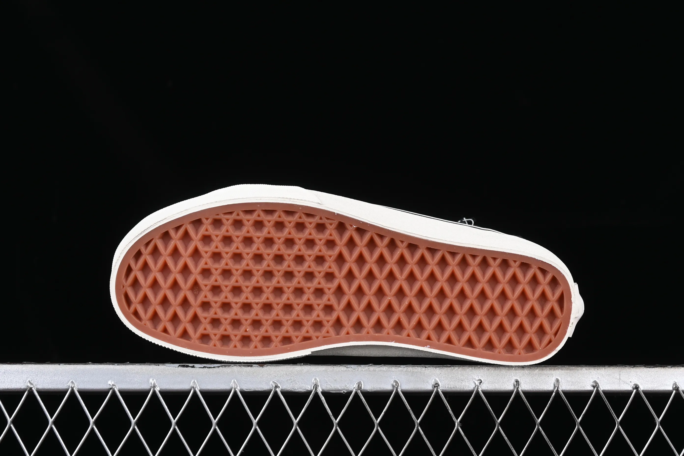 All categories Vans Vans series Vans Hi Vans high-top Vault by Vans x Invincible joint series high-top casual sneakers VN000CDDBP6